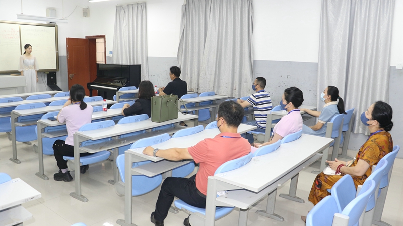 03 罗征校长一行巡查招生考试工作.JPG