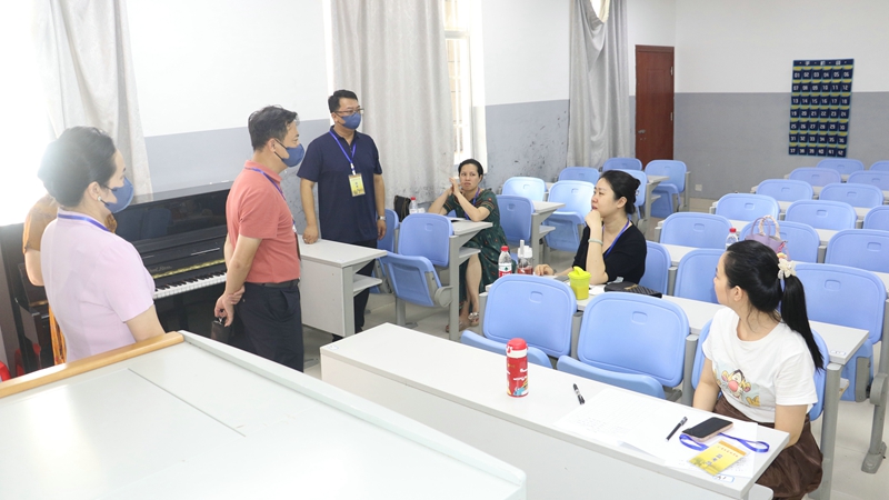 04 罗征校长一行巡查招生考试工作.JPG