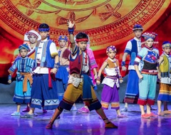 ��Уԭ���Ӽ��硶�������졷�����ʮ�����й������ˣ�������Ϸ����